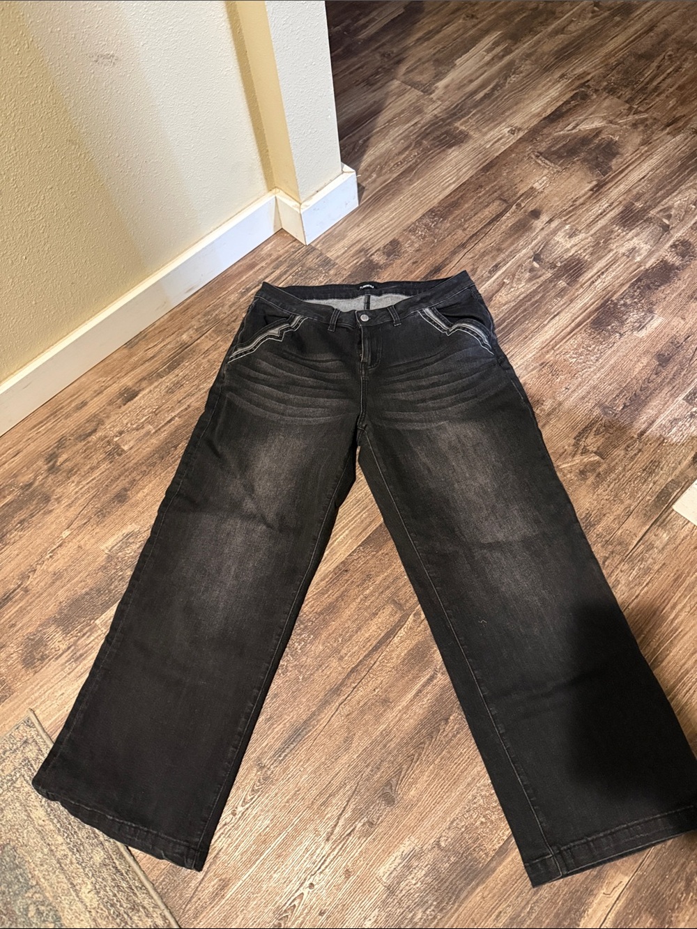Women's Wide-Leg Black Jeans with Subtle Fading